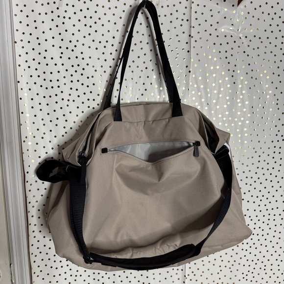 Everlane ReNew Transit Weekender - Picture 9 of 10